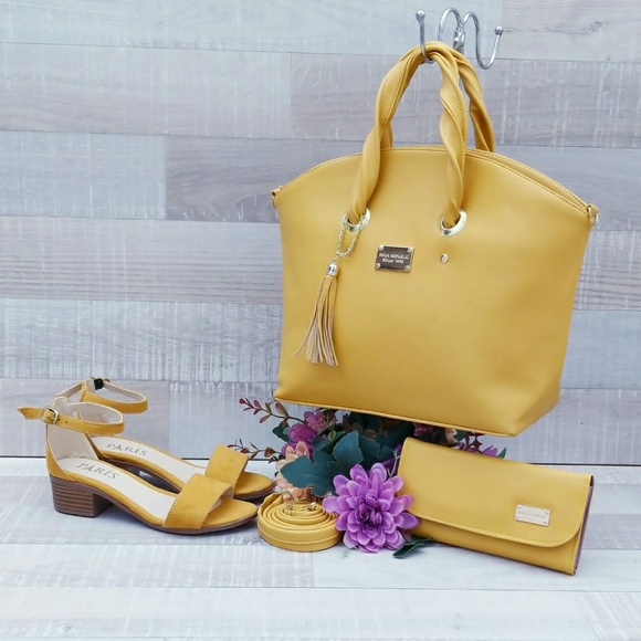 Trio - Picture 1 of 5